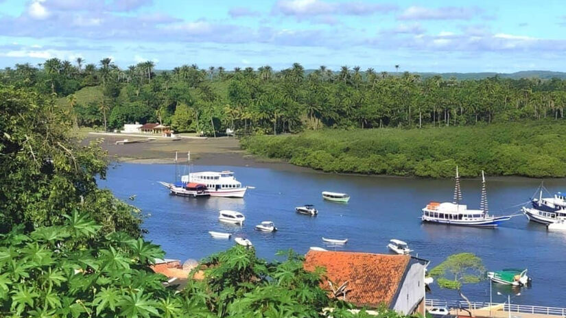 O Rio Carapitangui completa essa oferta com uma orla fluvial gastronômica / Divulgação/Prefeitura de Maraú