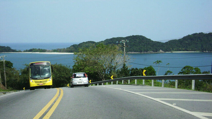 Em 550 quilômetros, a paisagem parece convidar o visitante a abandonar a pressa / Wikimedia Commons
