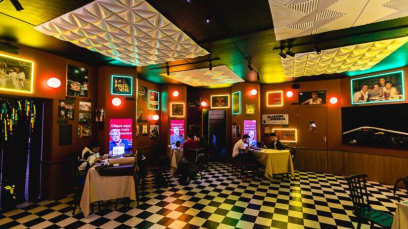 Antes da carreira solo, Cazuza ganhou proje&ccedil;&atilde;o nacional como vocalista da banda Bar&atilde;o Vermelho/Reprodu&ccedil;&atilde;o