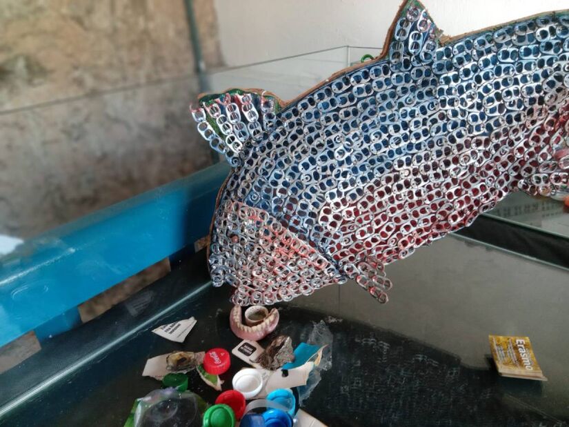 A exposição também tem a parceria com alguns artesãos da Cidade que trabalham com materiais reciclados/Nayara Martins