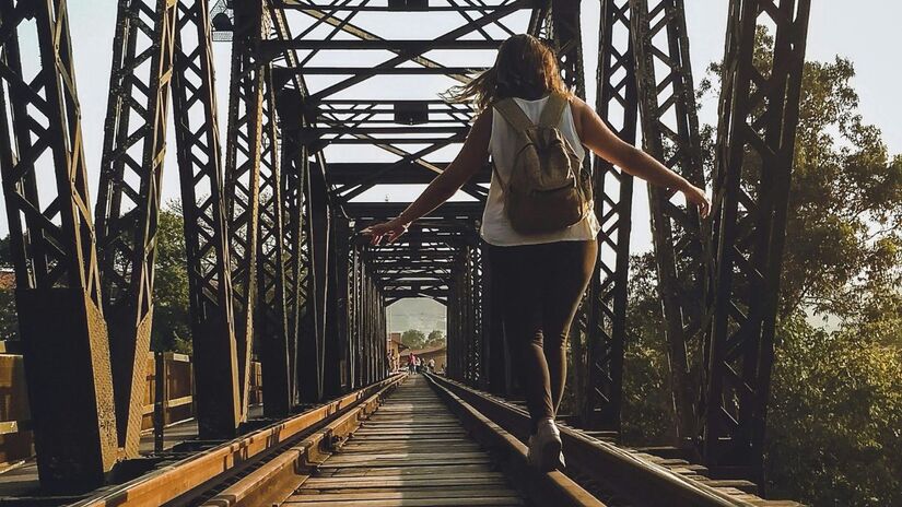 Marcar as suas f&eacute;rias para os per&iacute;odos estrat&eacute;gicos de maio e novembro garante sossego e pre&ccedil;os de baixa temporada/Pexels