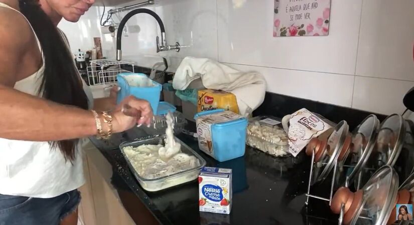 Aos poucos ela vai ficando com a cara boa / Youtube Gretchen & Voc&ecirc;