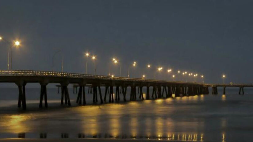 A maior plataforma de pesca da América Latina é um gigante de concreto que avança 400 metros mar adentro / Divulgação/PMM