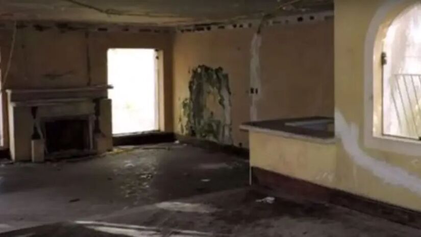 Clodovil consolidou-se como um dos estilistas mais influentes do país, levando suas criações às principais passarelas nas décadas de 1970 e 1980/Reprodução