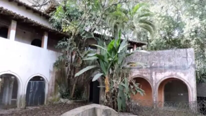 Além da moda, ele se tornou um dos comunicadores mais populares da TV brasileira, comandando programas em diversas emissoras/Reprodução