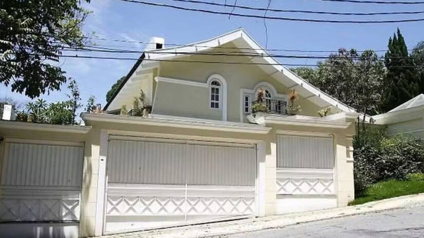 A saída da mansão representa o fim de um capítulo importante da trajetória dos Abravanel / Reprodução/Redes Sociais