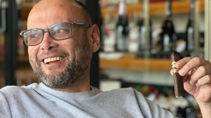 Nos últimos anos ele deixou de lado sua vida de golpes e passou a focar em uma carreira como escritor e palestrante  (Reprodução/Youtube)