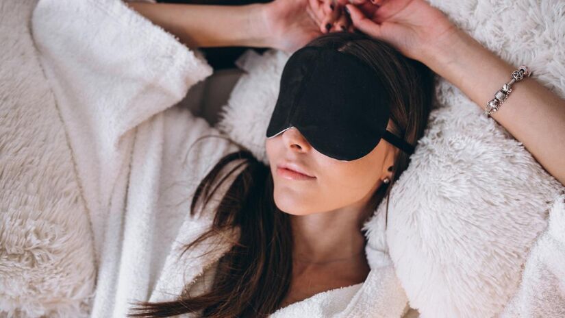 O principal mecanismo de ação das máscaras é o bloqueio da luz/Freepik