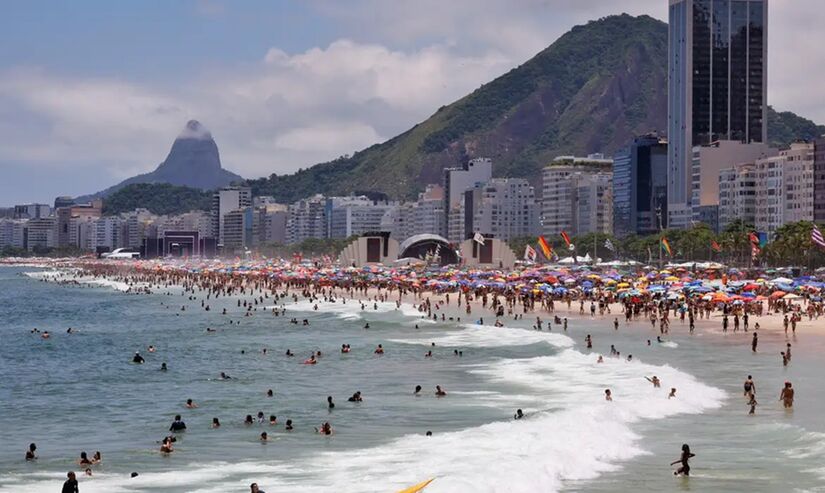 Copacabana: uma das praias mais conhecidas do mundo, Copacabana &eacute; s&iacute;mbolo do turismo urbano e de grandes eventos no Brasil (Divulga&ccedil;&atilde;o)