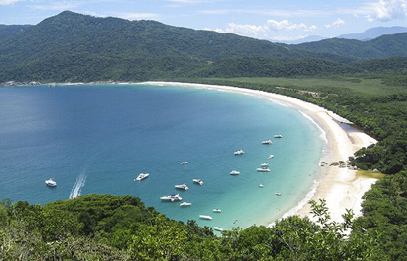 Lopes Mendes: selvagem e preservada, Lopes Mendes combina areia branca, mar azul e acesso por trilha em meio &agrave; Mata Atl&acirc;ntica (Divulga&ccedil;&atilde;o)