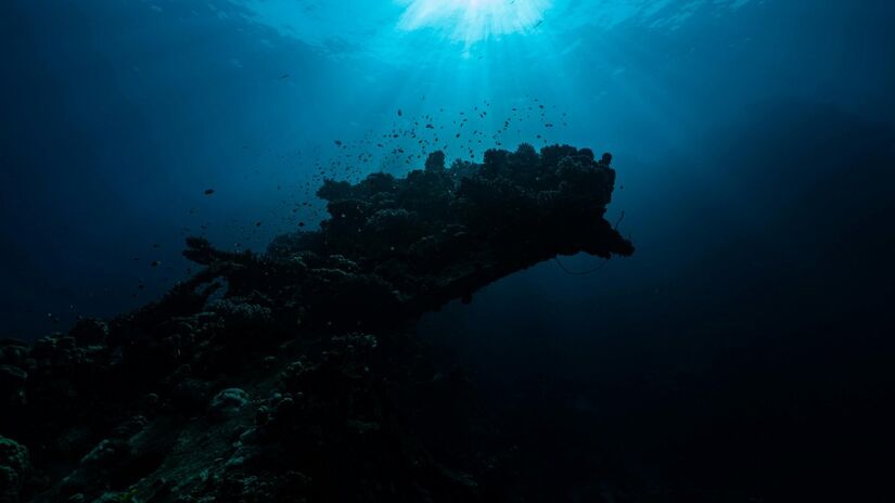 No fundo do oceano existem vulcões ativos que criam novas formações rochosas diariamente / Pexels