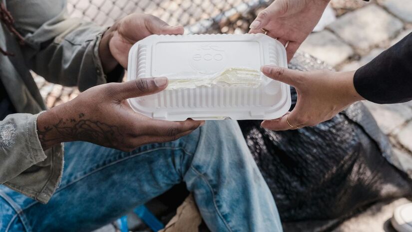 Depois do divórcio, Caloone reduziu seu padrão de vida e passou a morar em uma habitação social, decisão que não considera um fracasso/Pexels