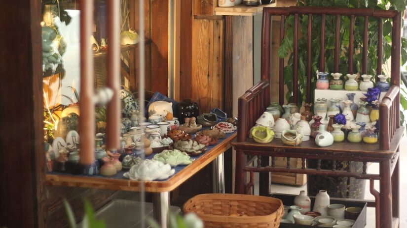 No Brasil, os brechós ganharam força no início do século XX com imigrantes e comerciantes de peças usadas / Pixabay