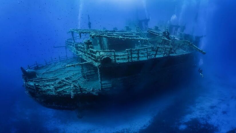 Foram encontradas seis âncoras de diferentes épocas no local, desde pedras pré-históricas até ferro do século VII d.C. Isso revela que o ponto do naufrágio foi uma "rodovia marítima" usada por milênios/Reprodução