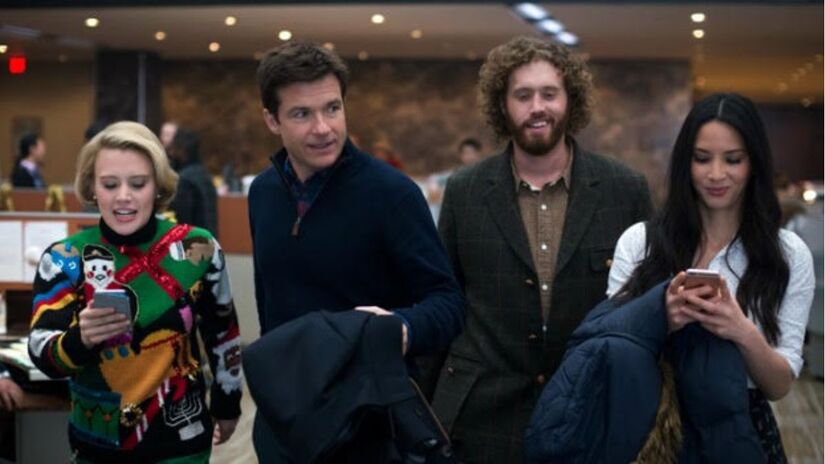 'A Última Ressaca do Ano' conta com um elenco de peso como Jason Bateman, Jennifer Aniston, Olivia Munn e Kate McKinnon (Dreamworks Pictures/Divulgação)