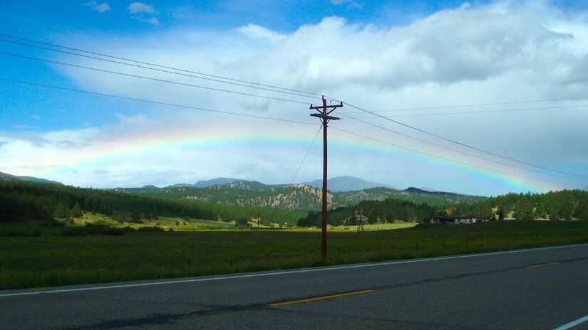 Aquário + Turquesa com branco / O turquesa simboliza liberdade e inovação, enquanto o branco representa clareza e recomeços. Para 2026, o Tarot indica um ciclo de mudanças conscientes, autenticidade e abertura para o novo/Unsplash