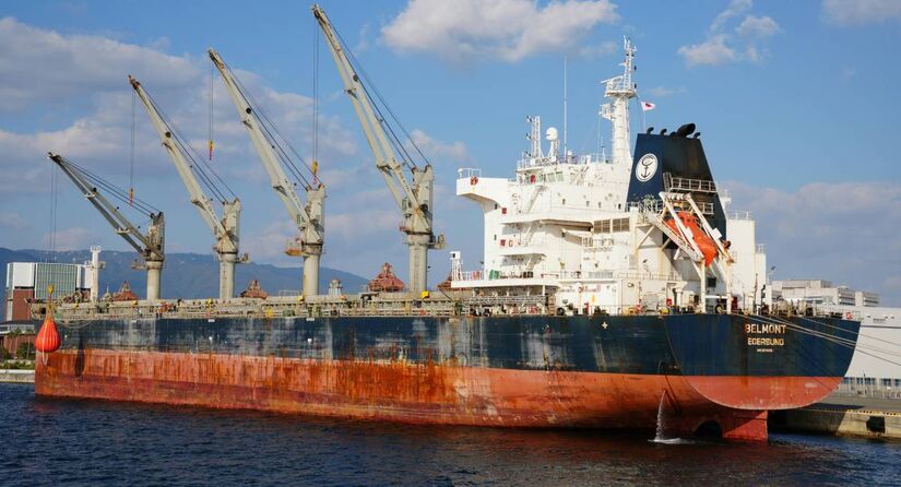 Pouca gente percebe, mas o casco vermelho dos navios guarda uma hist&oacute;ria antiga e cheia de curiosidades /Pexels