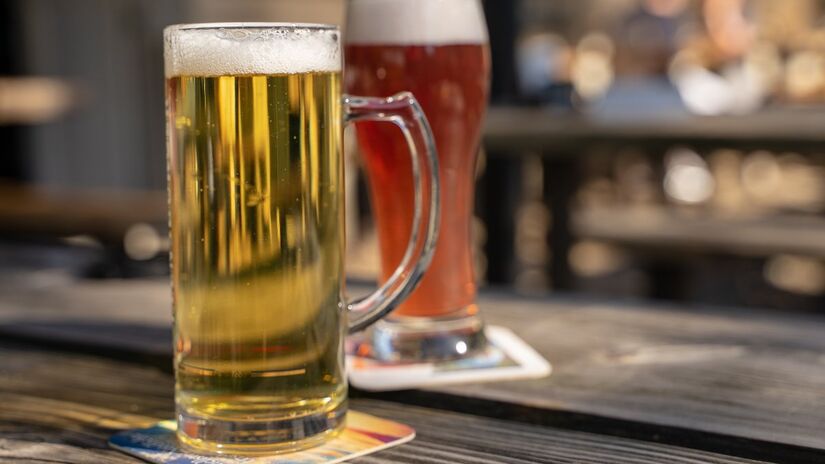 Enquanto vizinhos crescem, os Estados Unidos registraram uma queda de 4,2% no consumo de cerveja em 2022. Esse recuo no mercado americano abre espaço para o avanço de países como o Brasil e o México na corrida global de volume, sinalizando mudanças nos hábitos de consumo de bebidas alcoólicas / Pixabay
