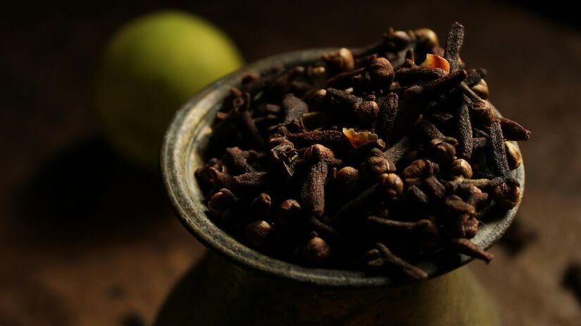 Portugueses e holandeses travaram batalhas pelo domínio das regiões produtoras de cravo / Pixabay