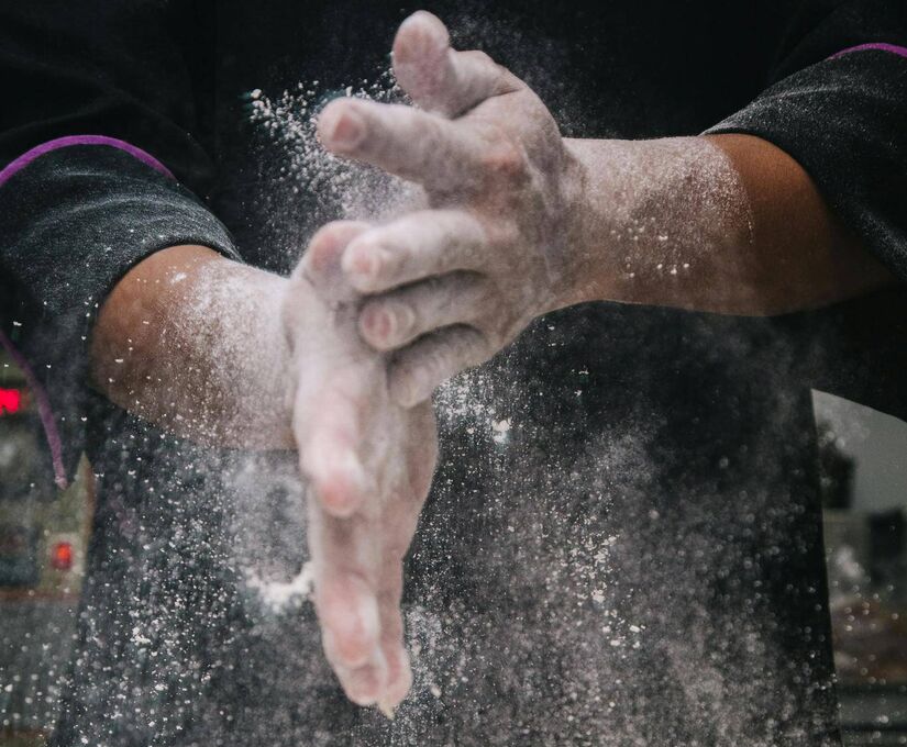 Montagem em camadas cria visual característico e reforça o apelo artesanal da receita  Pexels