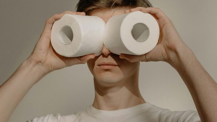 O uso de água no banheiro é uma alternativa sustentável que gera economia no supermercado/Pexels