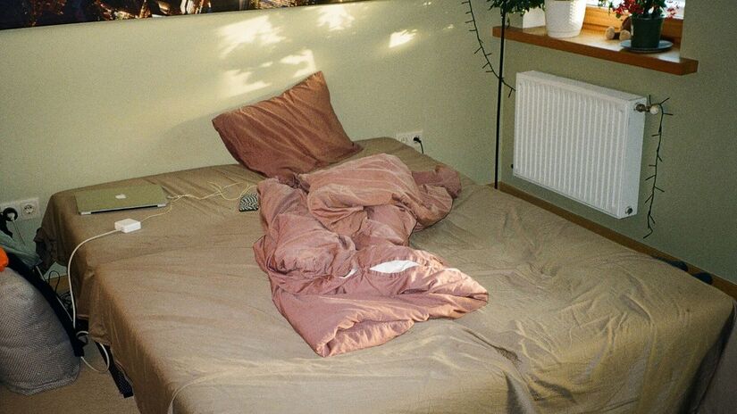 Manter o quarto em ordem facilita a criação de rotinas e o cumprimento de pequenos compromissos/Unsplash