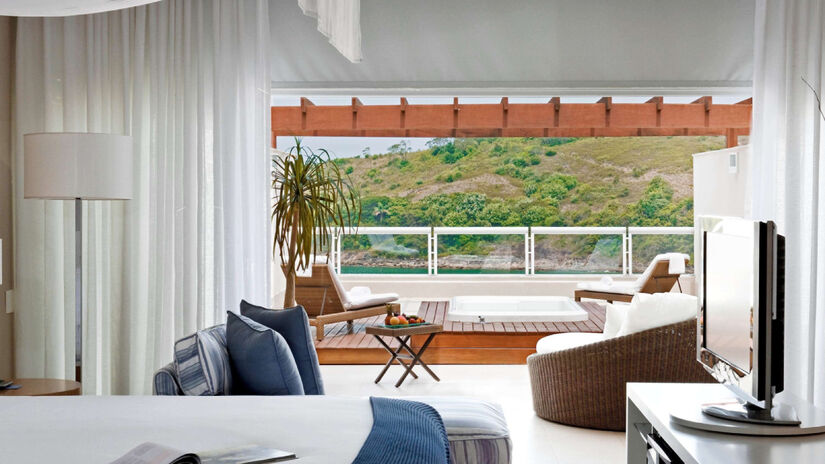 O hotel oferece 300 quartos distribuídos em quatro andares / Divulgação/Jequitimar