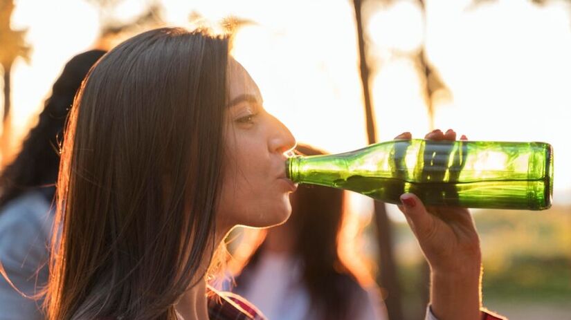 A vida inteira tomando refrigerante? Pesquisas apontam que isso pode dobrar o risco de fraturas, mexer no coração e aumentar a probabilidade de câncer. Moderação é essencia/Pexels