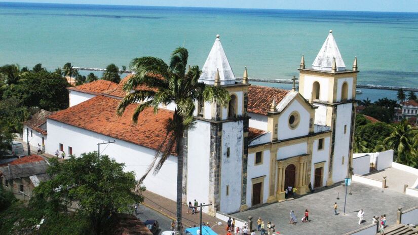 Recife (PE)  Recife celebra o feriado de 8 de dezembro com forte tradição religiosa, reunindo moradores e visitantes no centro histórico/ Prefeitura de Olinda/Wikimedia Commons