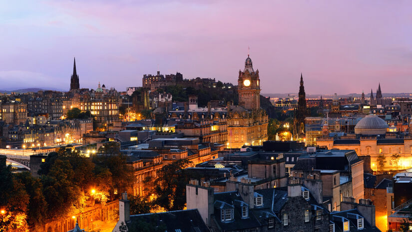 Enquanto grandes centros urbanos aceleram o ritmo, a cidade escocesa segue o caminho oposto / Freepik/TravelScape