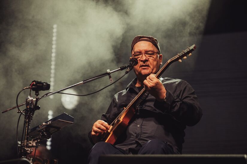 Pr&eacute;-r&eacute;veillon com Paralamas do Sucesso &eacute; marcado por nostalgia, emo&ccedil;&atilde;o e grandes cl&aacute;ssicos do rock brasileiro (Divulga&ccedil;&atilde;o/PMC)