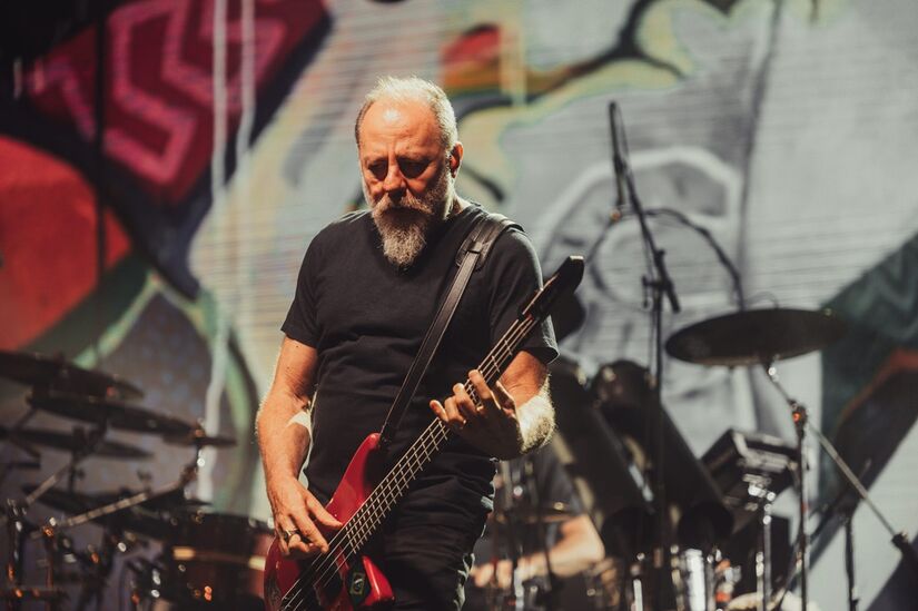 Pr&eacute;-r&eacute;veillon com Paralamas do Sucesso &eacute; marcado por nostalgia, emo&ccedil;&atilde;o e grandes cl&aacute;ssicos do rock brasileiro (Divulga&ccedil;&atilde;o/PMC)