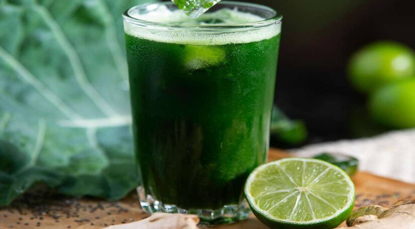 Rico em fibras e vitaminas, o suco verde de OPN e limão é um aliado poderoso no combate à anemia e na regulação do intestino/Pexels