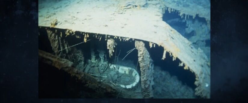 A estrutura em volta da banheira do capit&atilde;o est&aacute; vindo abaixo por causa da bact&eacute;ria / Youtube