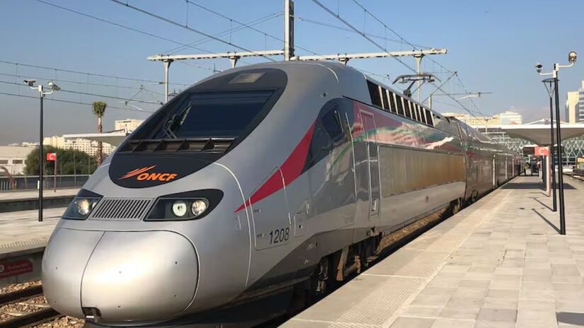 Os primeiros trens-bala japoneses, na década de 1960, aproveitaram conhecimentos da indústria aeronáutica/Reprodução