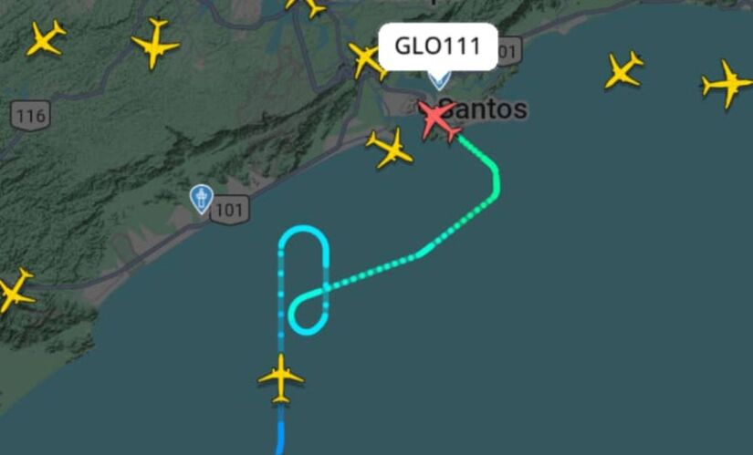 Voos circulam por minutos sobre o litoral antes de receber autorização para pousar em Congonhas /Reprodução (Flightradar24)