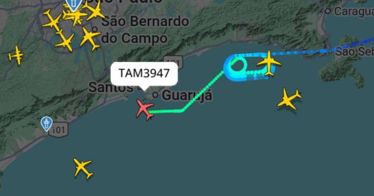 Aviões que vinham do Sul e do RJ são obrigados a "dar voltas" por causa da instabilidade /Reprodução (Flightradar24)