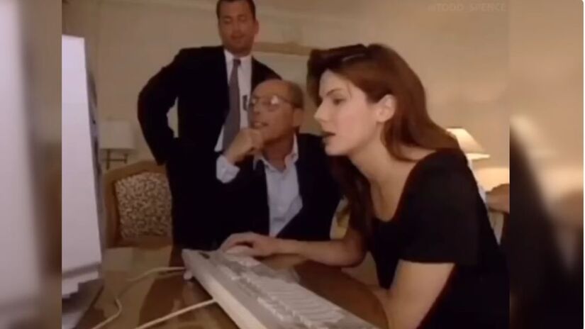 E ela se surpreendeu ao saber que era oficialmente a primeira pessoa na história a realizar esse procedimento  (Reprodução/YouTube)