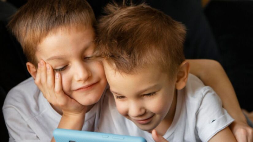 Telas n&atilde;o devem ser usadas como recompensa ou puni&ccedil;&atilde;o: esse h&aacute;bito pode gerar depend&ecirc;ncia no futuro. Freepik