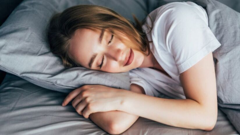 Temperatura e umidade adequadas no quarto são fundamentais para um sono realmente reparador. Freepik