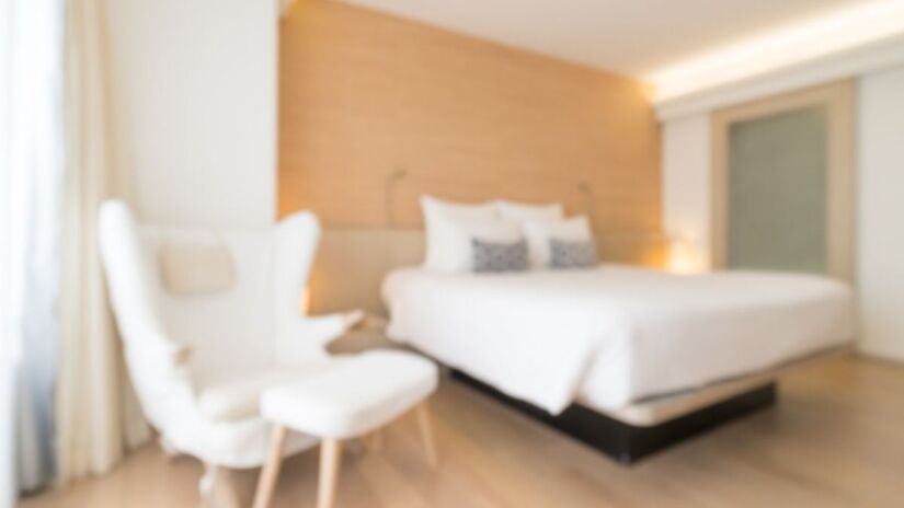 Quartos bem ventilados ajudam a evitar mofo, bolor e a proliferação de ácaros. Freepik