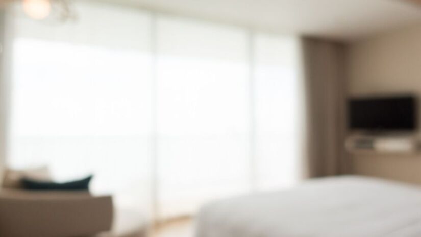 Especialistas recomendam manter o quarto entre 16 °C e 18 °C para favorecer a qualidade do sono. Freepik