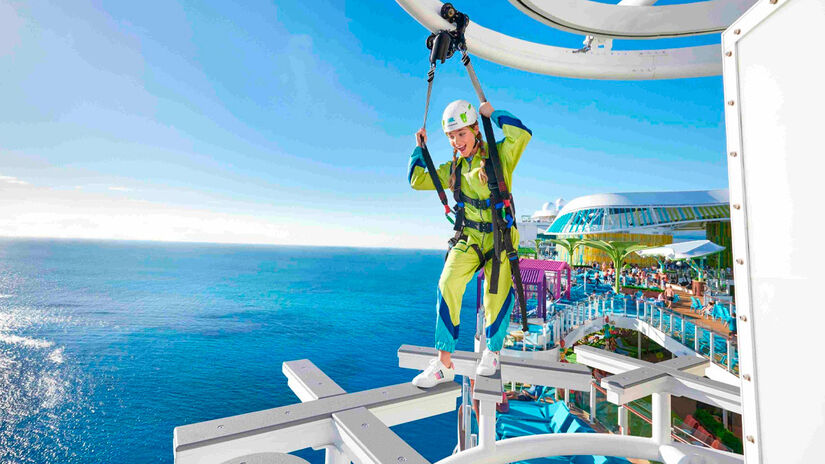 Os maiores navios t&ecirc;m mais de 20 restaurantes, funcionando quase 24 horas por dia. Divulga&ccedil;&atilde;o/Royal Caribbian