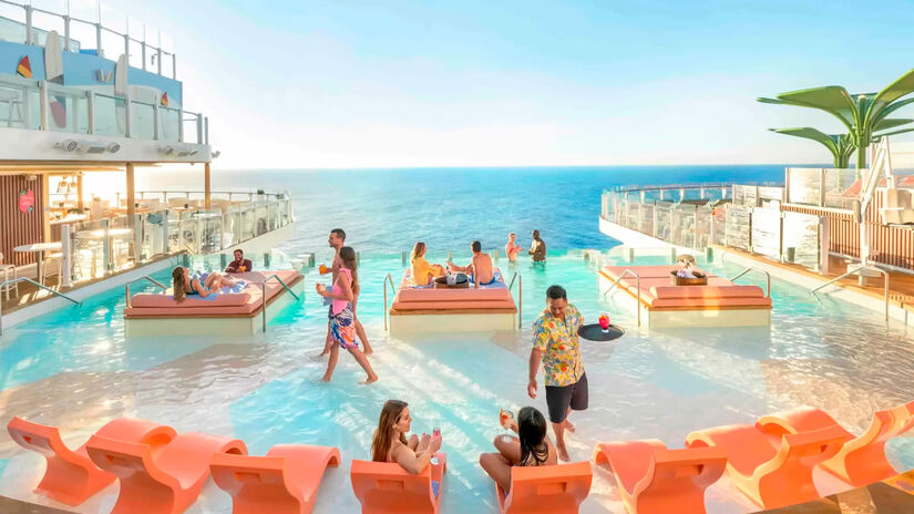 &Eacute; comum que um cruzeiro tenha mais tripulantes do que habitantes de muitas cidades pequenas. Divulga&ccedil;&atilde;o/Royal Caribbian