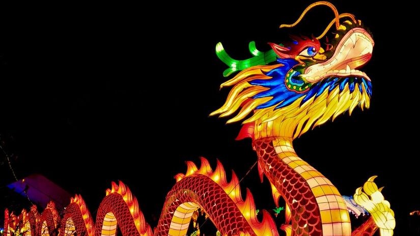 Mais do que uma festa, o Ano Novo Chinês é um momento de união familiar, reflexão e respeito aos antepassados. Unsplash/R M/@riddywankenobi