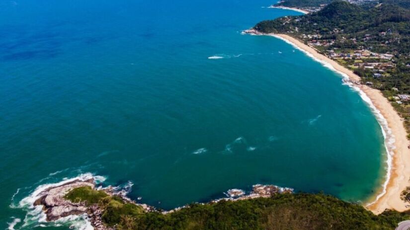 Em Balneário Camboriú (SC), a Praia do Estaleiro alcançou o 3&ordm; lugar, com nota 90. Divulgação/PMBC