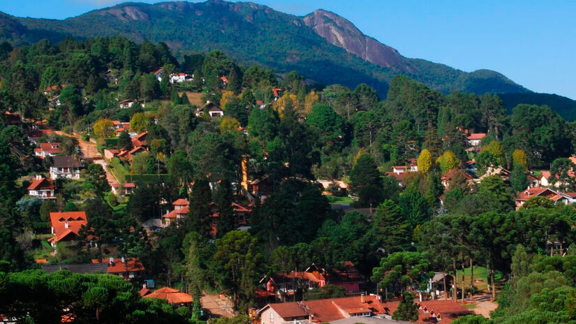 O vilarejo está localizado a cerca de 1.555 metros de altitude, o que garante temperaturas mais baixas durante todo o ano. Divulgação/Prefeitura Camanducaia