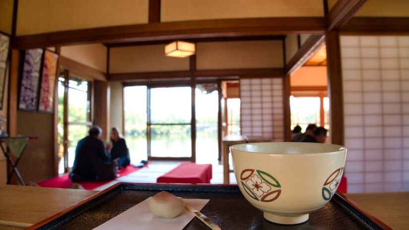 Ordem como hábito: cada objeto tem um lugar fixo, evitando acúmulos e a necessidade de limpezas pesadas