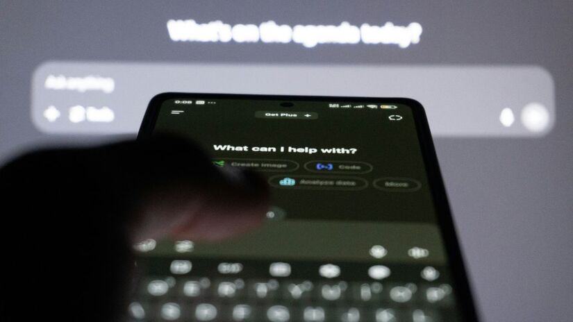 At&eacute; onde a Intelig&ecirc;ncia Artificial pode ir? Entre efici&ecirc;ncia, direitos autorais e &eacute;tica, o uso da tecnologia segue no centro das discuss&otilde;es globais. Unsplash/Zulfugar Karimov