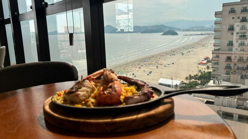 Já a Paella (R$ 133) é uma opção farta e bem servida, preparada com arroz bomba, açafrão, lula, camarão, polvo, mariscos, peixe do dia e lagostim. Isabella Fernandes/DL